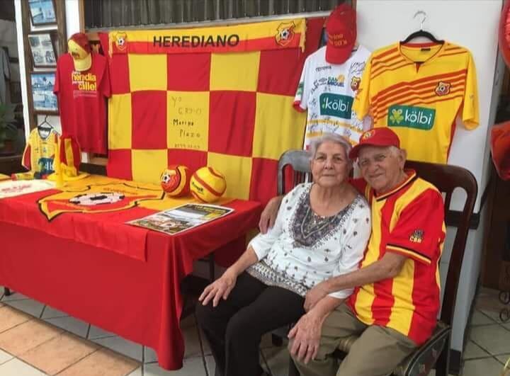 Don Marino Cantillano era todo un ícono en Santo Domingo  y un ferviente aficionado al Herediano. Foto: Cortesía.
