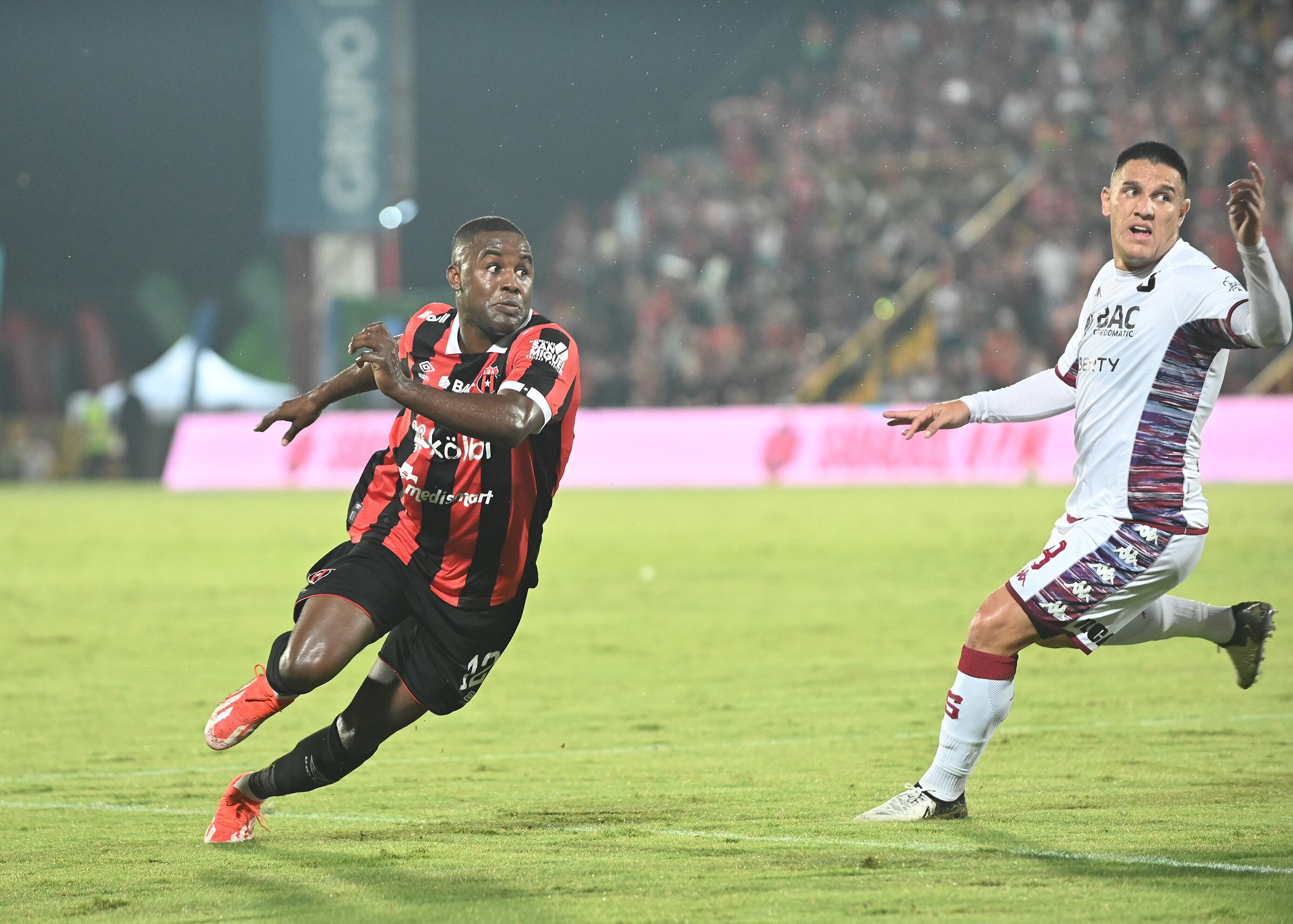 22/05/2024/ Juego entre Liga Deportiva Alajuelense vs Saprissa por el partido de ida por la final de l Liga Promerica en el estadio Alejandro Morera Soto / Foto Albert Marín