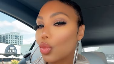 Estrella de reality shows fue encontrada en un charco de sangre y casi muere tras accidente