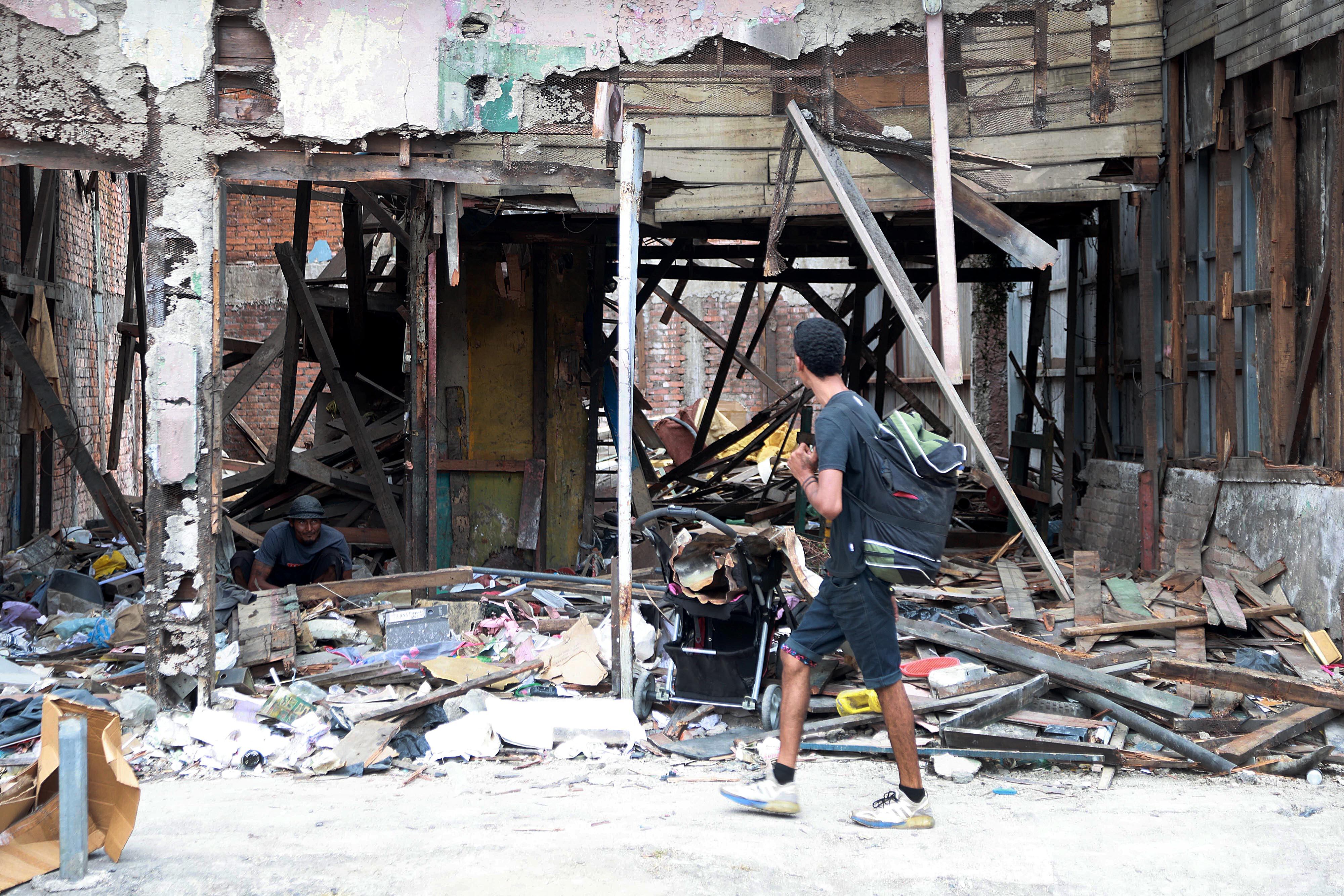 24/04/2024    Barrio Los Angeles, San José. En este local que ahora luce completamente desmantelado donde últimamente funcionó la Zapatería Leiva, ubicado en avenida 12 entre calles 6 y 8, fue donde se dieron las reunones de don Ricardo Saprissa Aymá con algunos vecinos para formalizar el nacimiento del Deportivo Saprissa hace casi 89 años. Foto: Rafael Pacheco Granados