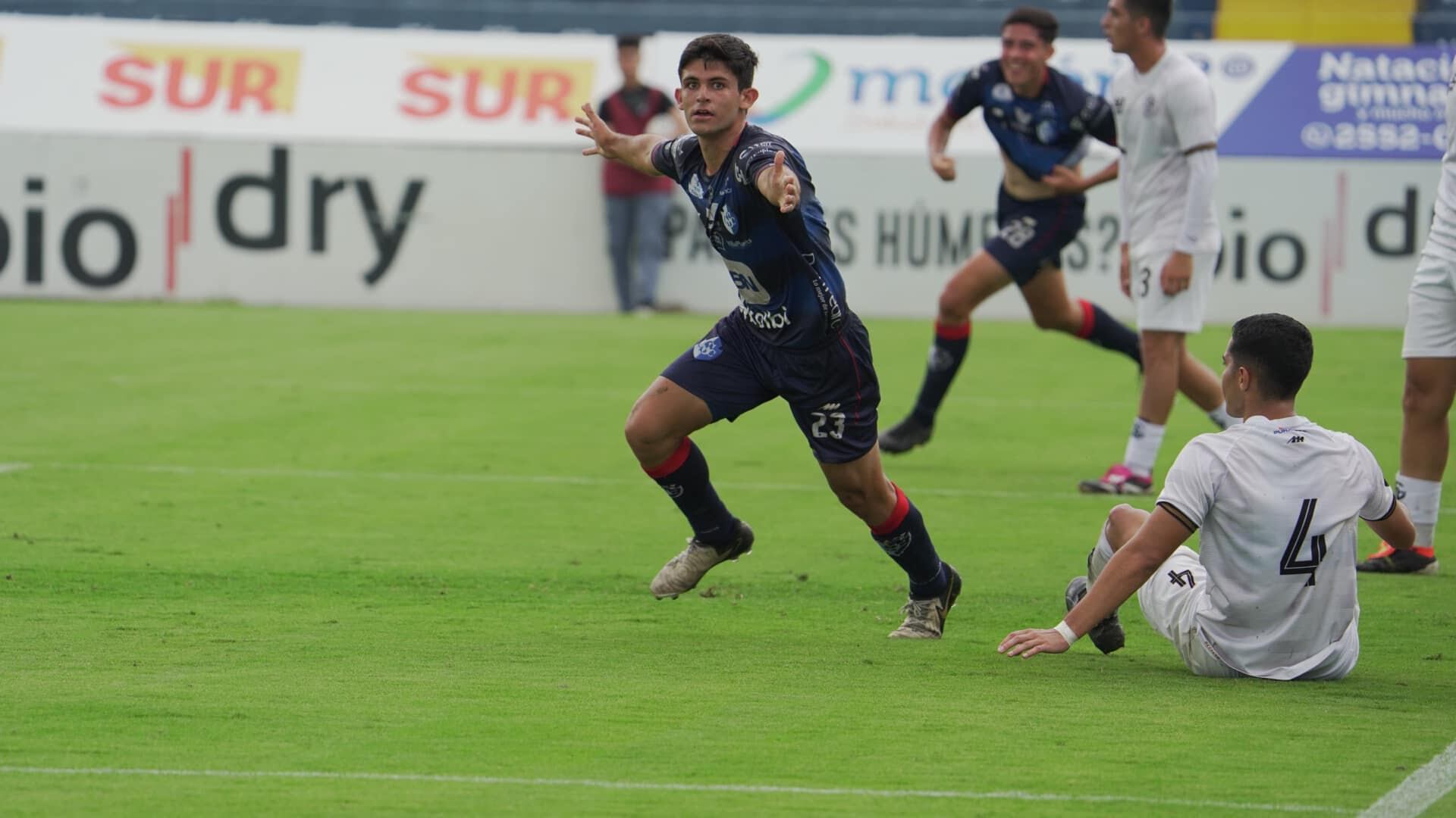 Cartaginés suspendió el juego ante Sporting al minuto 77 por las fuertes lluvias. Foto: Prensa Cartaginés.