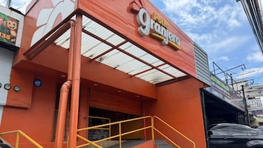 Empleados de Pollo Granjero derraman lágrimas al conocer su cierre este mismo jueves