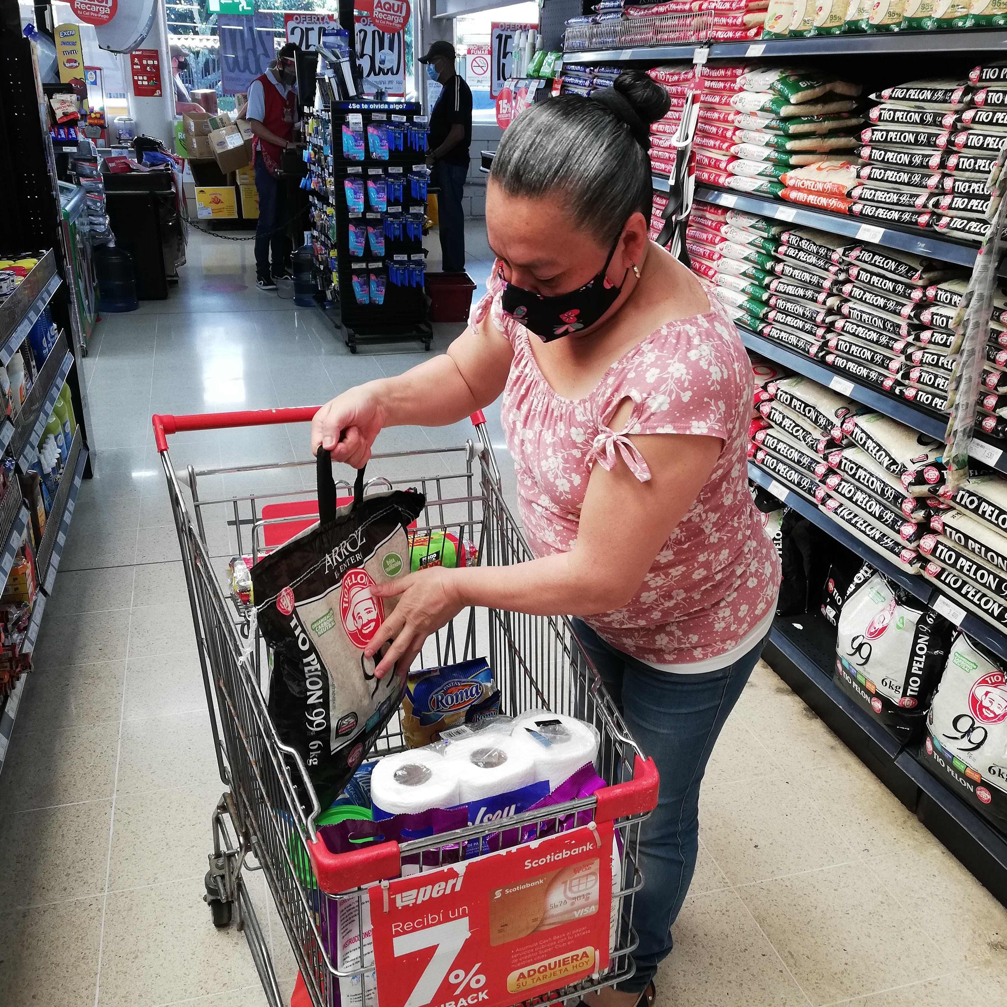 Yessenia Quirós Salazar, vecina de Cedros de Montes de Oca, quien el pasado domingazo 8 de agosto recibió nuestra llamada porque se ganó una orden de compra por 60 mil colones con la promoción de Super Compro.