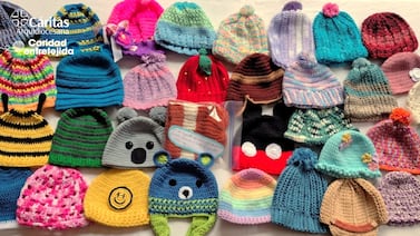 Hospital de Niños se llena de amor gracias a 3.435 gorritos tejidos por manos solidarias