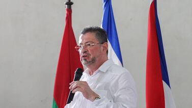 Rodrigo Chaves utilizó fuertes palabras para insultar a dos diputados