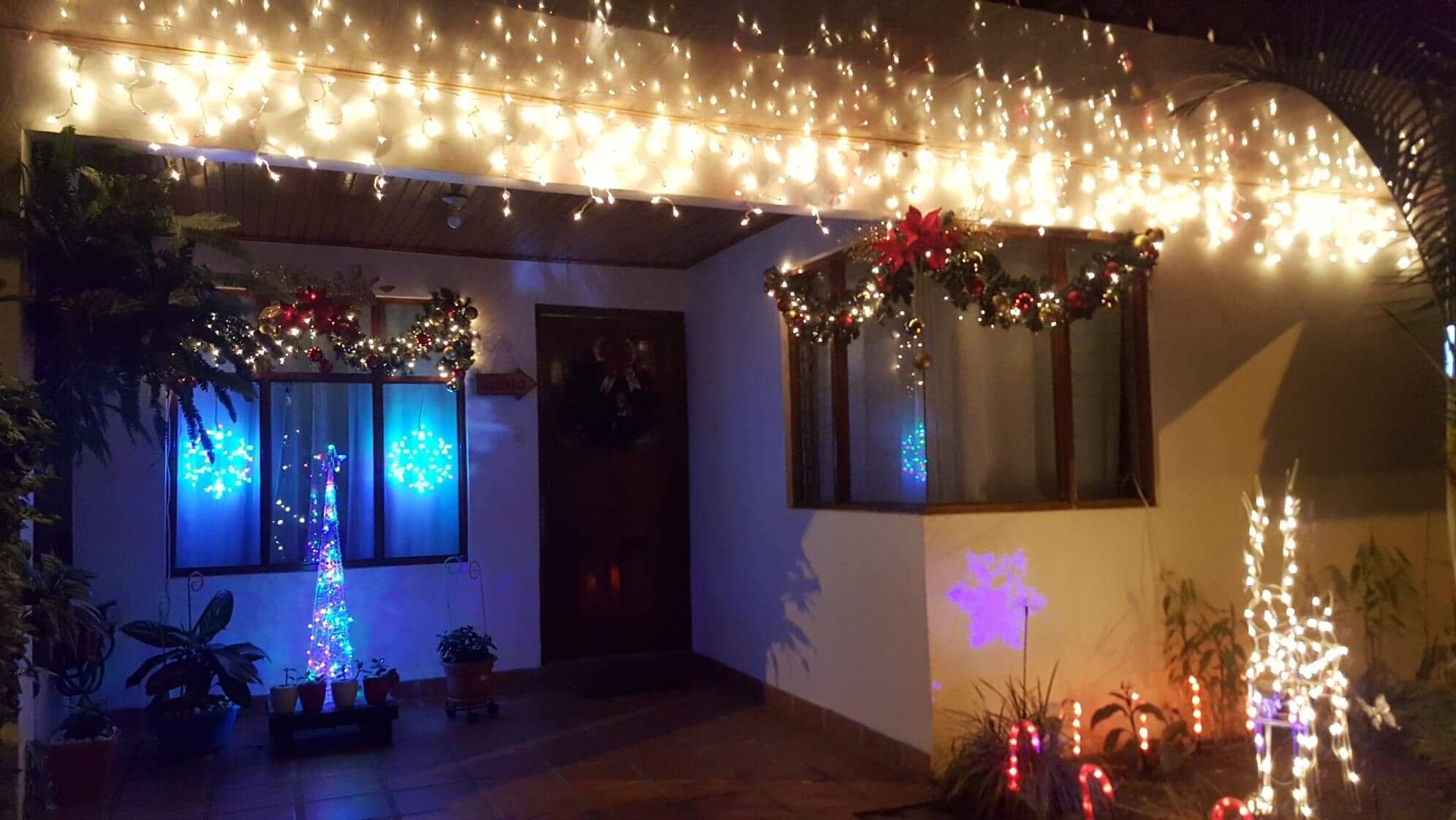 Luis Fajardo Marchena, quien tiene 45 años y no se aguantó las ganas de adornar desde ya su casa.