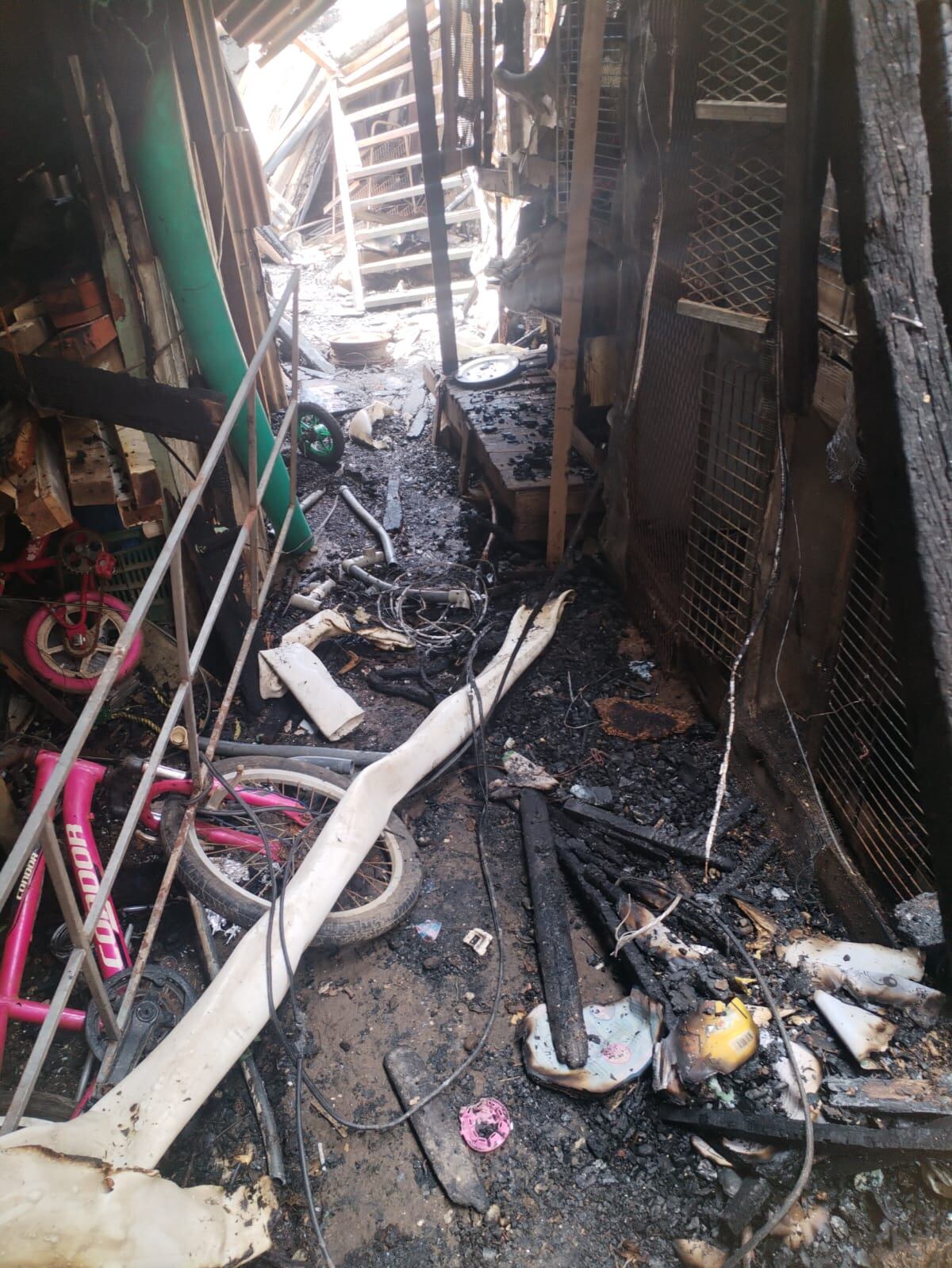 Familia lo perdió todo en incendio y es su segunda tragedia en menos de cinco años.