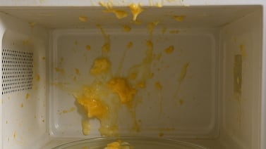 Esta es la increíble razón por la que explotan los huevos en el microondas