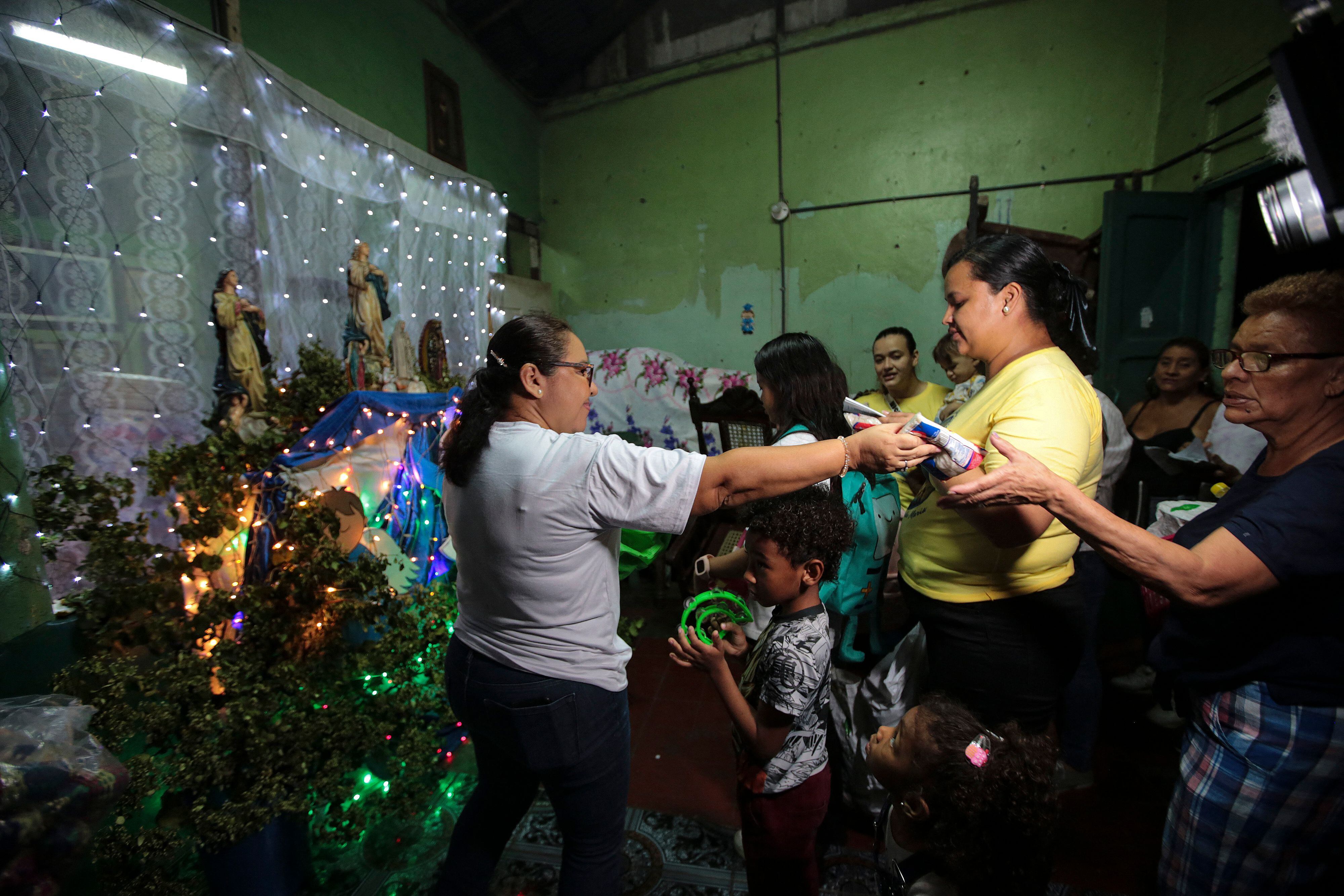 La parroquia La Dolorosa, la parroquia La Merced, en San José, la Parroquia de Tilarán, en Guanacaste o bien la parroquia de San Isidro de Coronado, recibieron a cientos de nicaragüenses que festejaron el pasado 7 de diciembre “La Gritería”