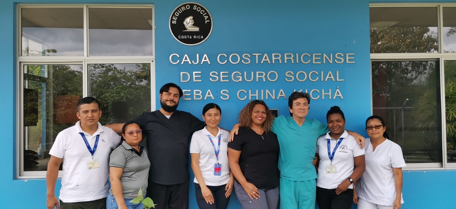 El doctor Efraín Retana recibió un reconocimiento Honoris Causa, por su labor en territorio indígena.