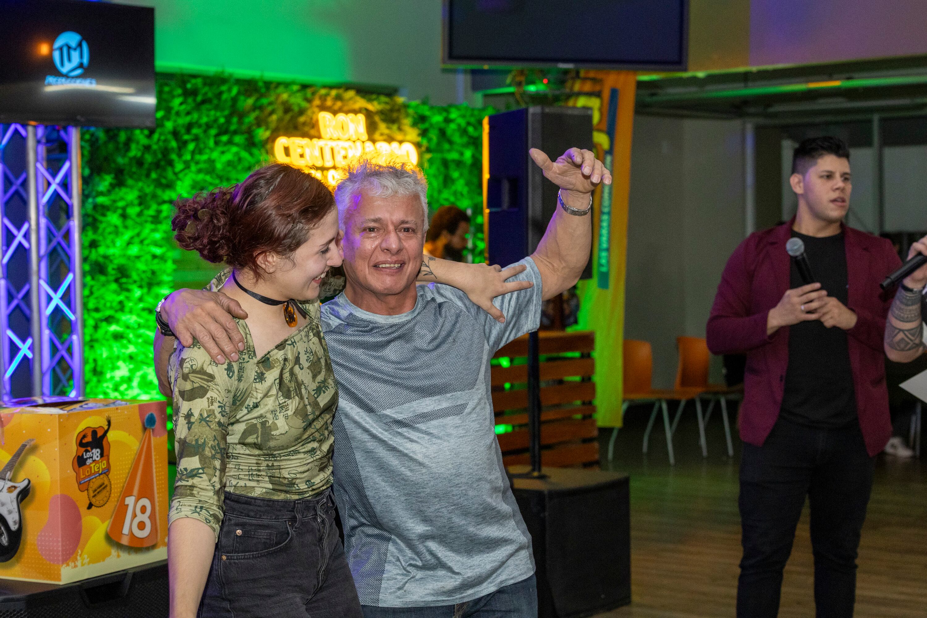 13/10/2024, San José, Grupo Nación, celebración del aniversario numero 18 del periódico La Teja, empleados y lectores reunidos para la celebración.