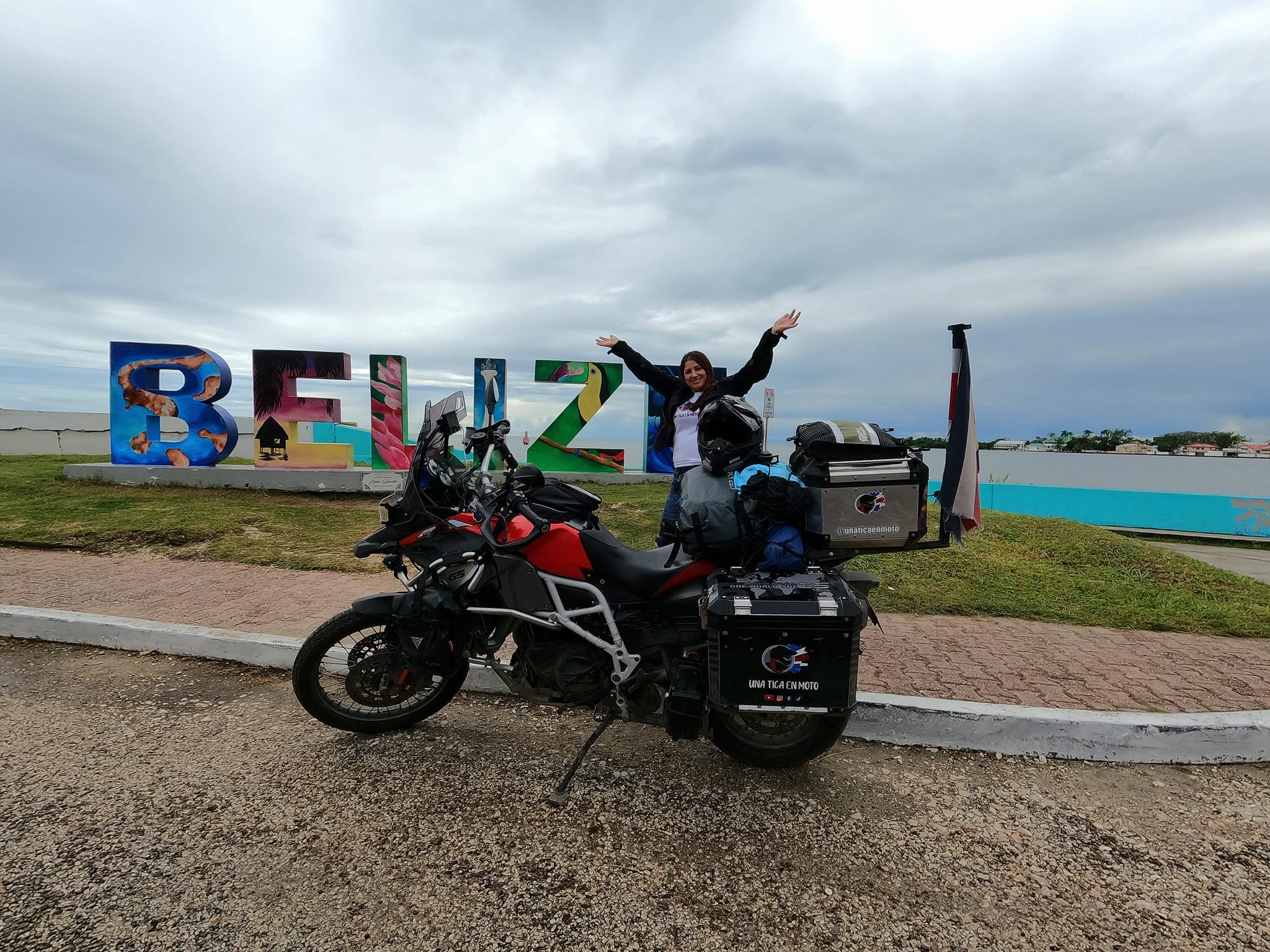 Una tica en moto viajó hasta México, pasando por Belice y nos cuenta lo que no es bonito de este tipo aventuras. La aventurera se llama Georgia Vargas Rodríguez, es contadora de profesión, vive, cuando está en Costa Rica, en San Ramón de Alajuela, en el barrio San Juan.