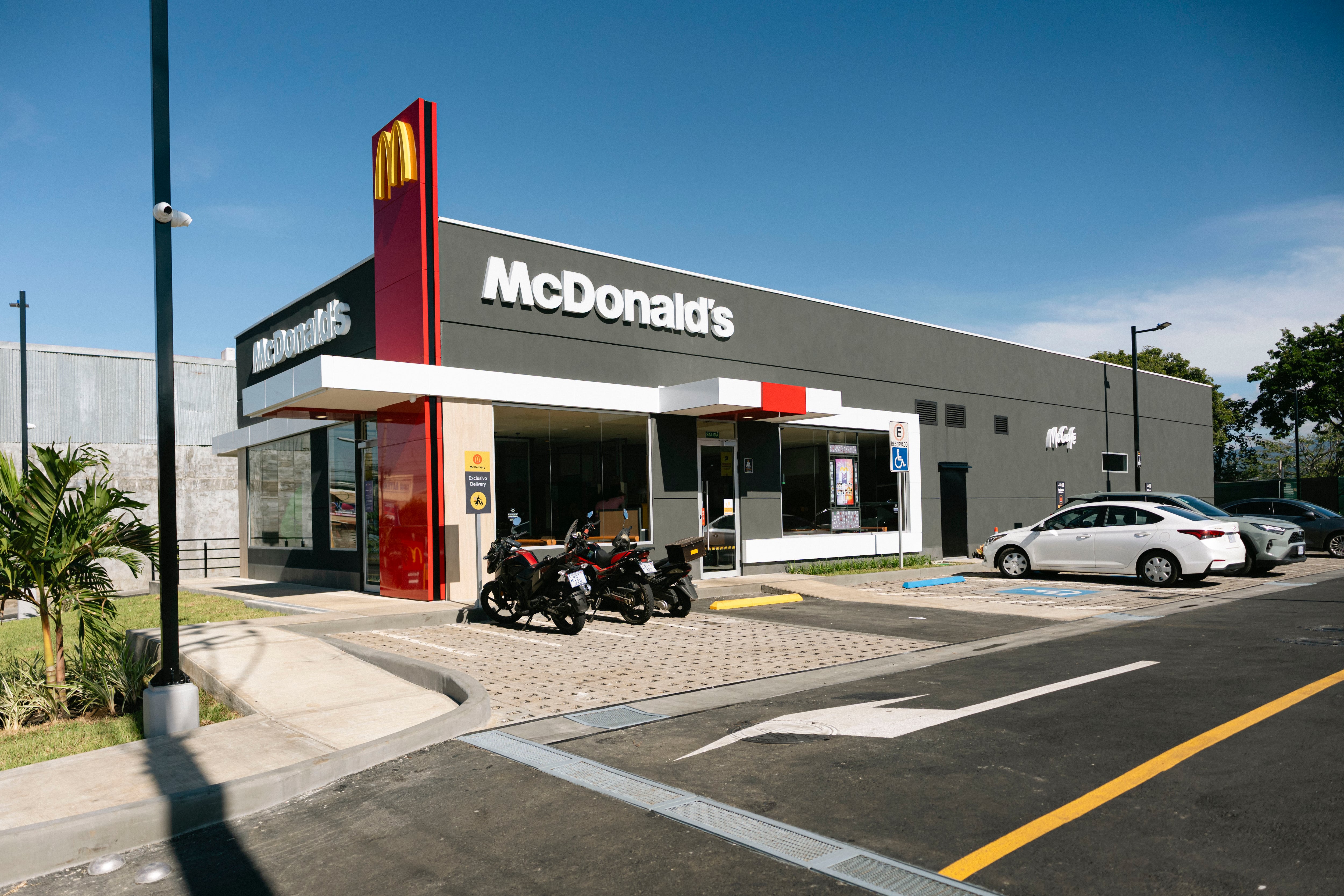 McDonald’s lanza su “Ruta de Empleo” en el GAM con jornadas presenciales durante octubre para facilitar el acceso a nuevos empleos.