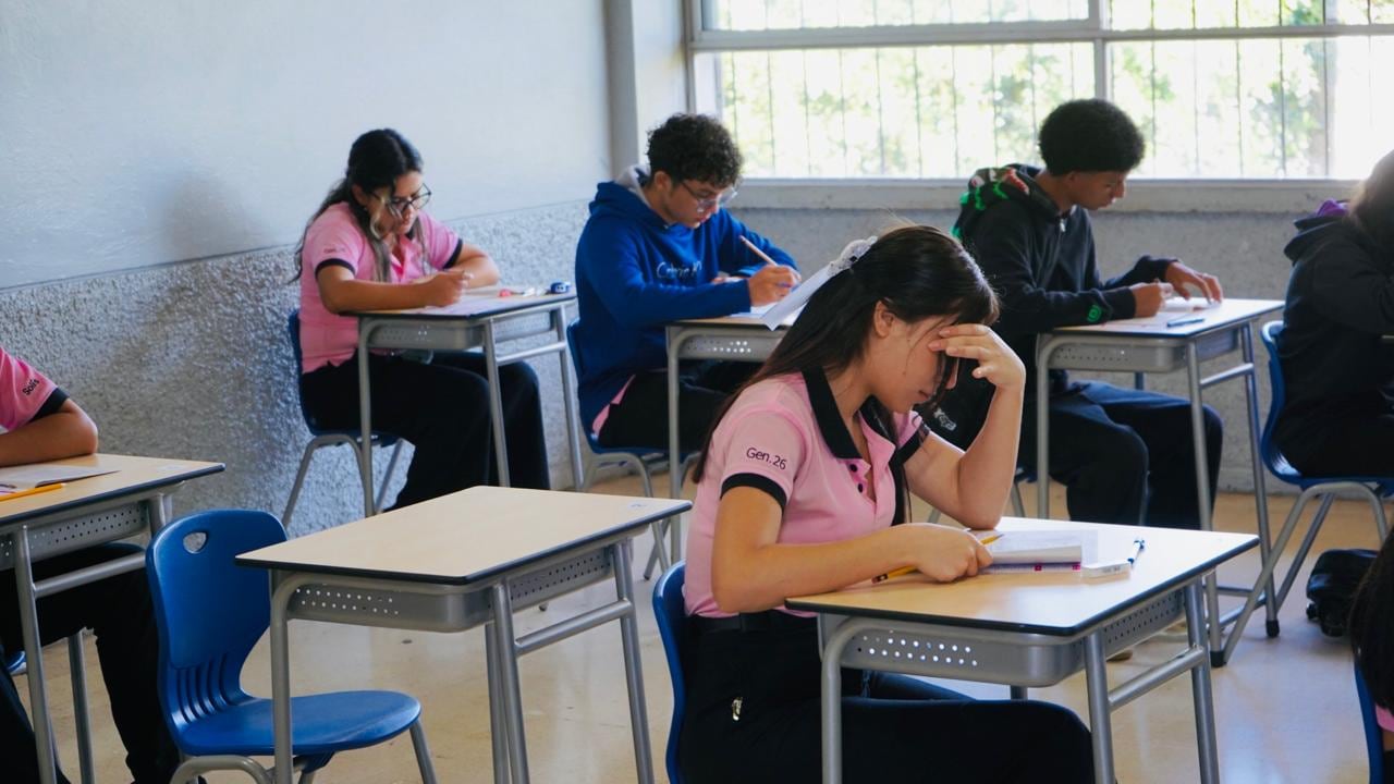 Estudiantes de colegio aplican pruebas diagnósticas