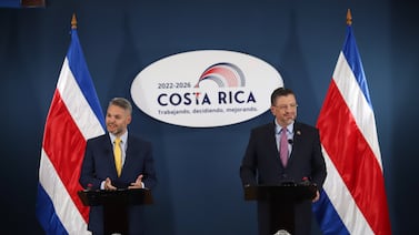 Ministro contradice bitácora de Casa Presidencial sobre reunión con esposa de Leonel Baruch