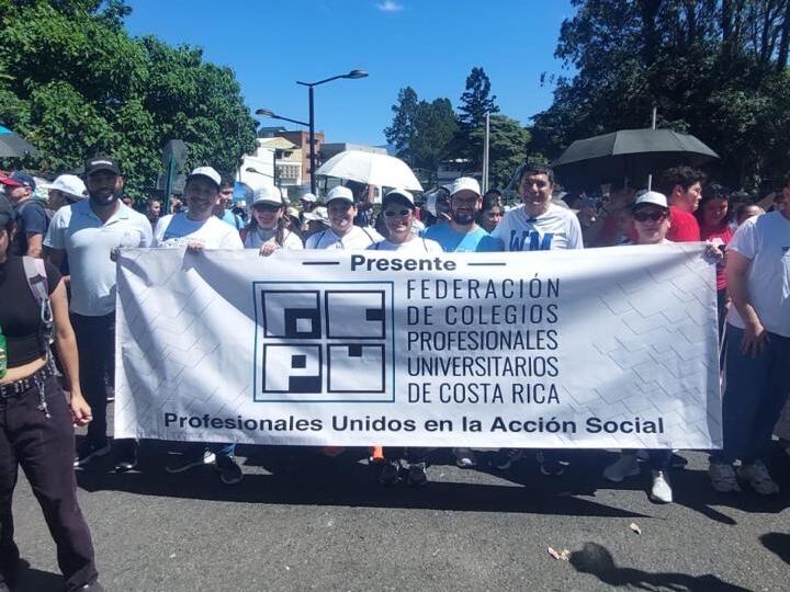Los colegios profesionales también se sumaron en la defensa del presupuesto en la marcha por la educación. Foto: Cortesía