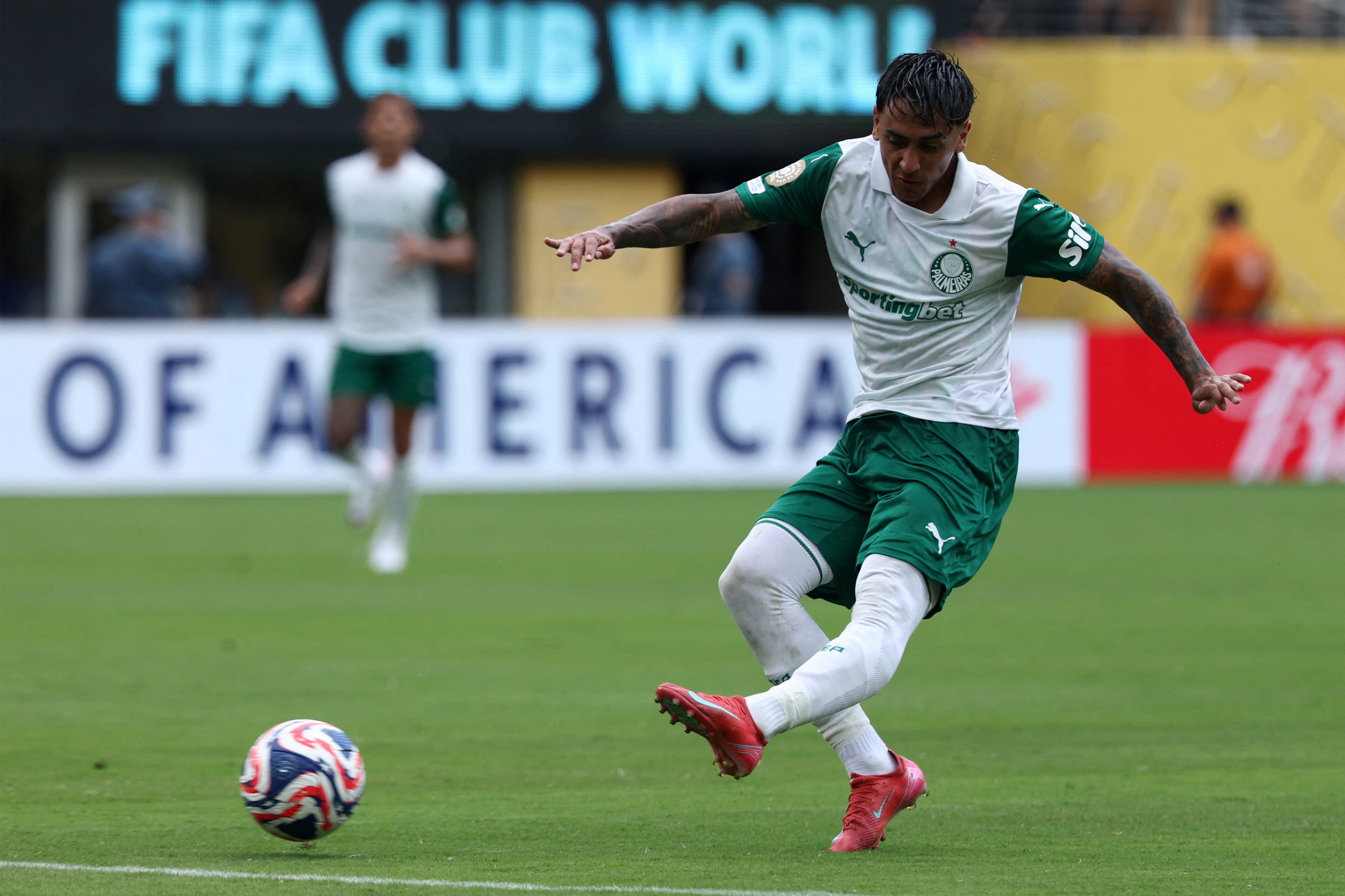 Palmeiras llega motivado para enfrentar al equipo de Lio Messi luego de derrotar 2-0 Al Ahly. AFP.