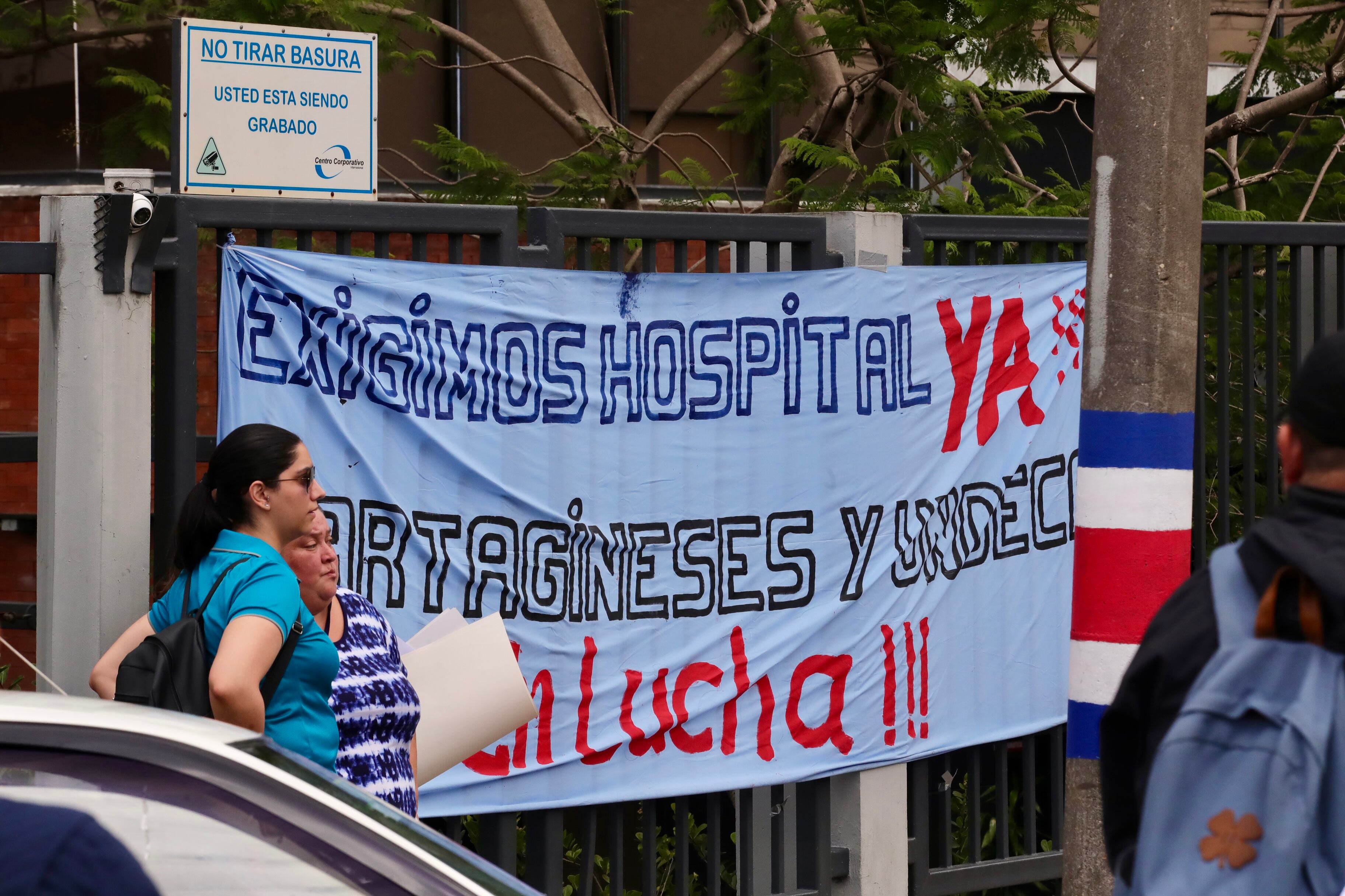 Hospital de Cartago protesta