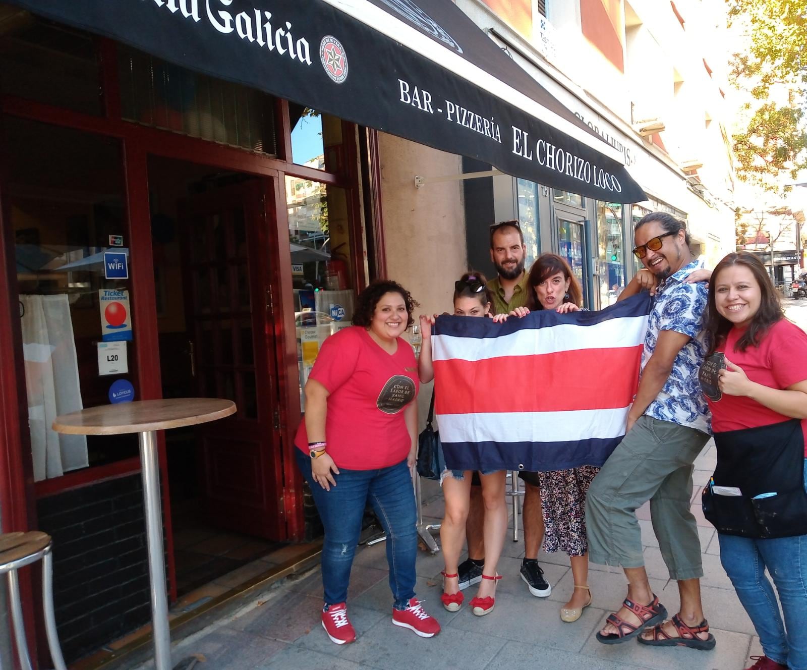 Después de 10 meses de haber enamorado a los madrileños con la cocina típica costarricense, la tica Giannina Ortega (quien nació y se crio en Hatillo 8) se decidió a emprender con la venta de nuestros platillos en el puro corazón de Madrid, España