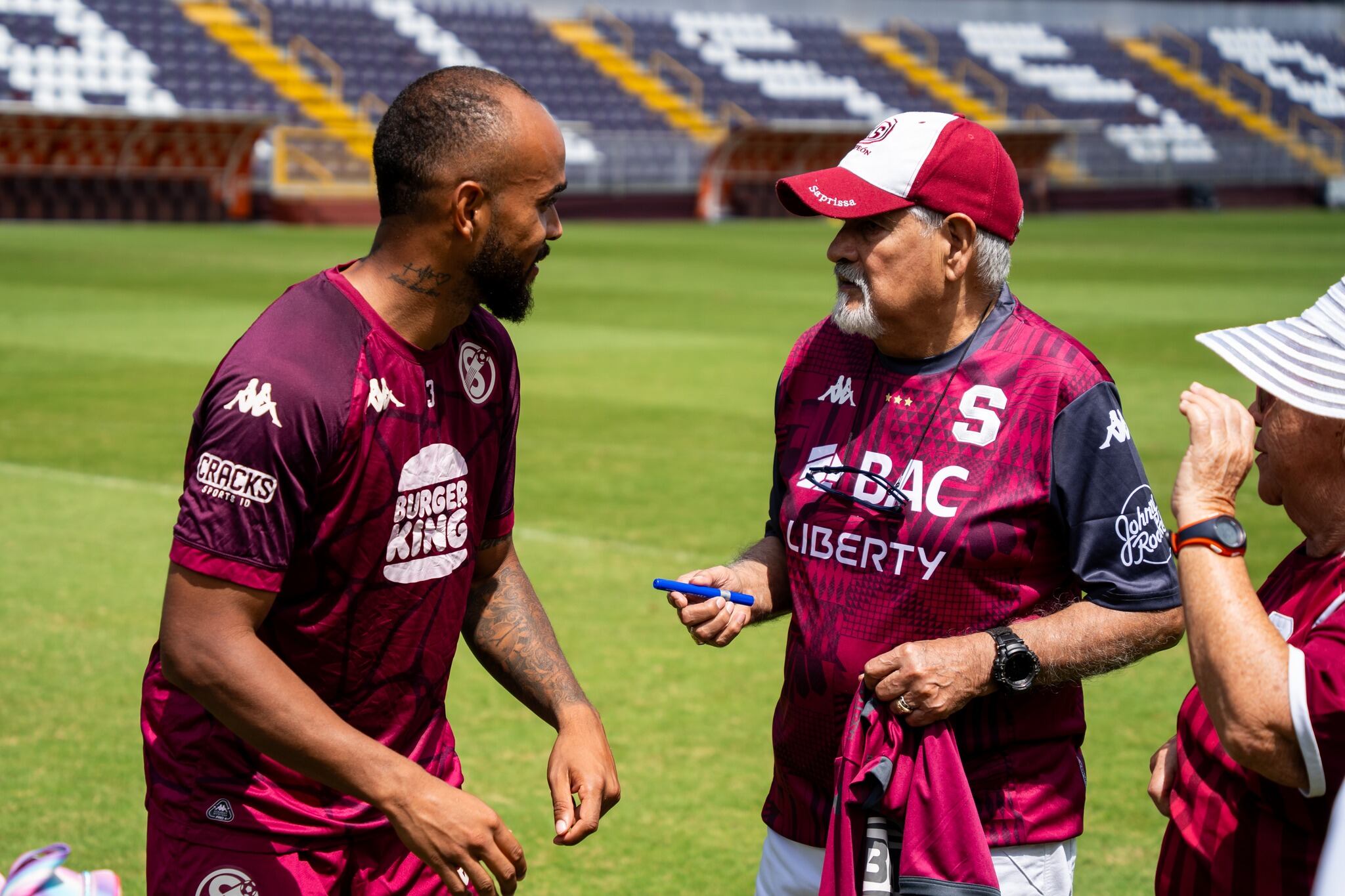 Los jugadores del Saprissa Alberth Barahona y Kenay Myrie reaparecieron con el primer equipo. Facebook Saprissa.