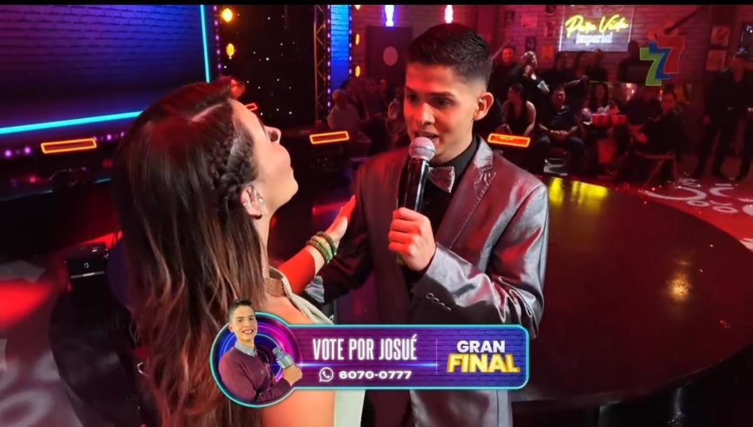 Josué Arce le dedicó parte de su presentación a Keyla Sánchez durante la final de Batalla de Karaoke.