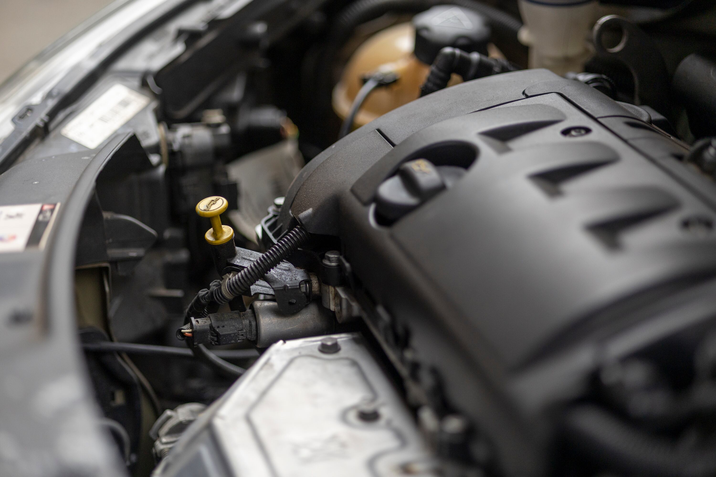 19/06/2024, Alajuela, Parque Viva, entrevista con Eduardo Aguilar Calderón, dueño del taller TCR y con el mecánico Noel Palacios para hablar de consejos para el mantenimiento de los vehículos.