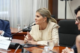 Reunión entre Laura Fernández y diputados tuvo diálogo, enojo, reclamos y hasta un zafis de Rodrigo Chaves
