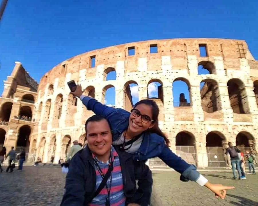El matrimonio tico conformado por Marcela Gutiérrez y Frainer Chacón se hizo una linda promesa de amor que los ha llevado por seis países en una experiencia que les ha maravillado y todavía los tiene con un sétimo país en la agenda al cual no pudieron ir cuando lo planearon por culpa de la pandemia
