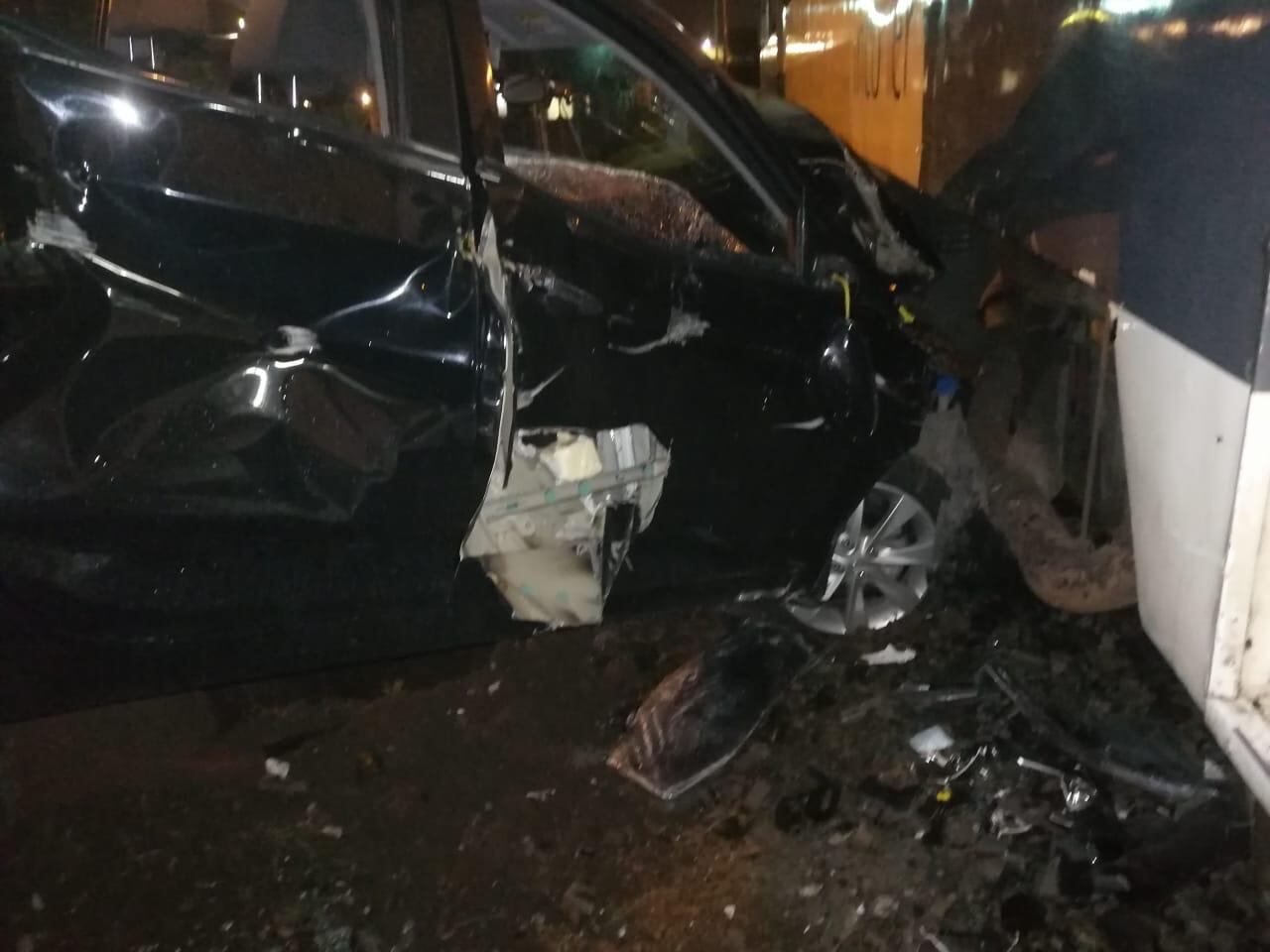 Choque contra el tren en Cinco Esquinas de Tibás en dirección a Calle Blancos. Foto cortesía.
