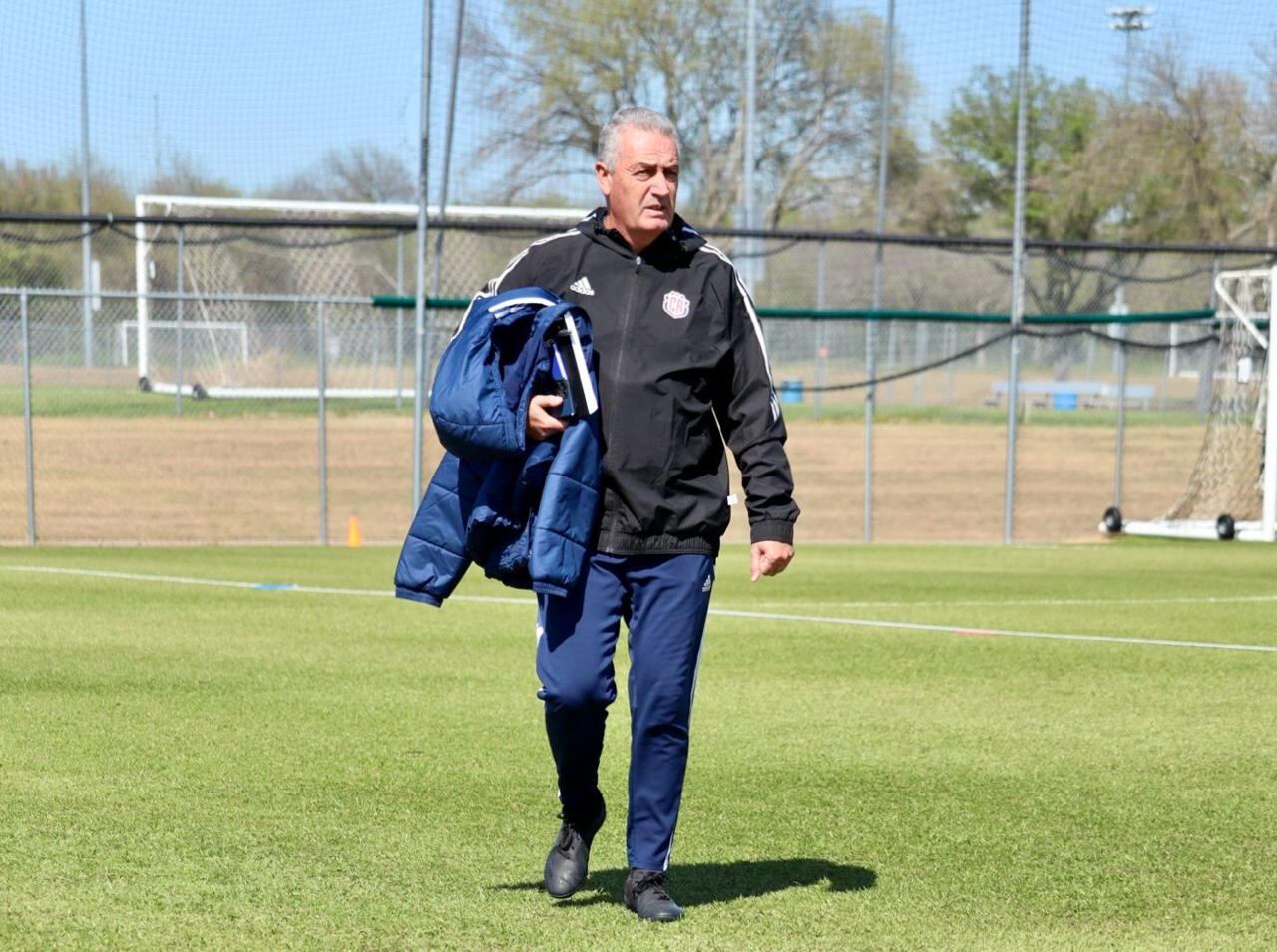El técnico de la Selección de Costa Rica, Gustavo Alfaro, se ha mostrado esquivo con la prensa tica, de cara al repechaje para la Copa América ante Honduras.