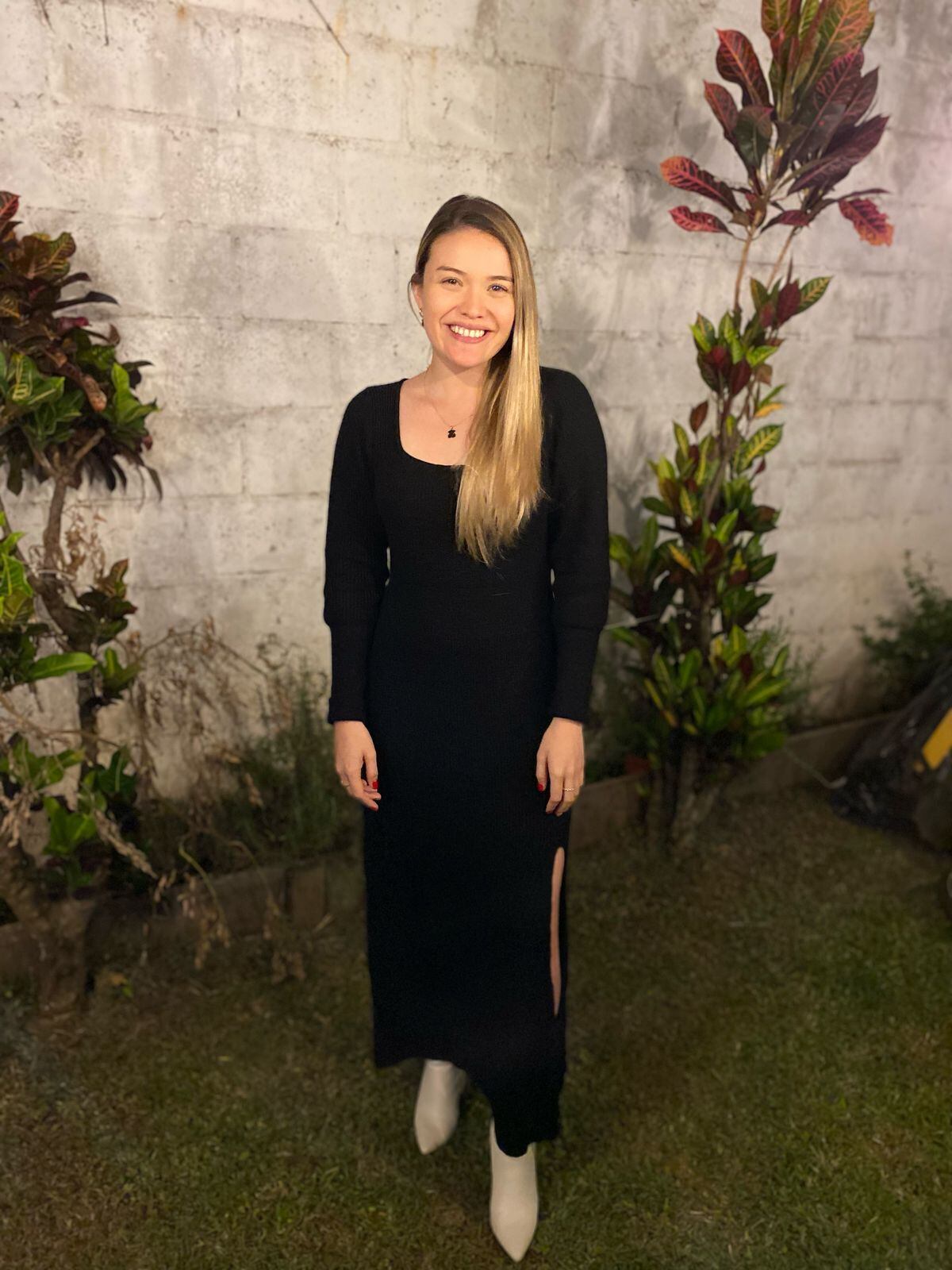 Laura Campos Lara jamás imaginó que, a sus 30 años, siendo farmacéutica de profesión y sin una sola experiencia en el mundo del teatro, terminaría poniéndose el manto azul de la Virgen María, la madre de Jesús, en plena Semana Santa