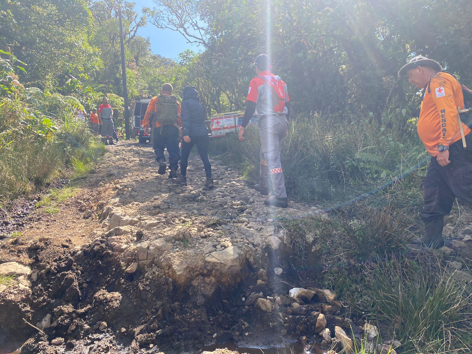Las dos mujeres fueron rescatadas la tarde de este lunes. Foto Cruz Roja.