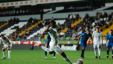 Insólita y artesanal forma en que revisaron el VAR en el juego entre Escorpiones e Inter San Carlos sorprende