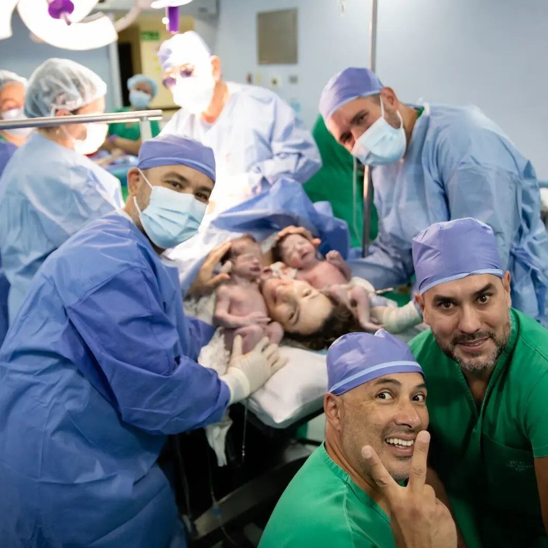 Lussania Viquez presentó este viernes a sus colochudos: Antonella y Alessandro. Facebook.