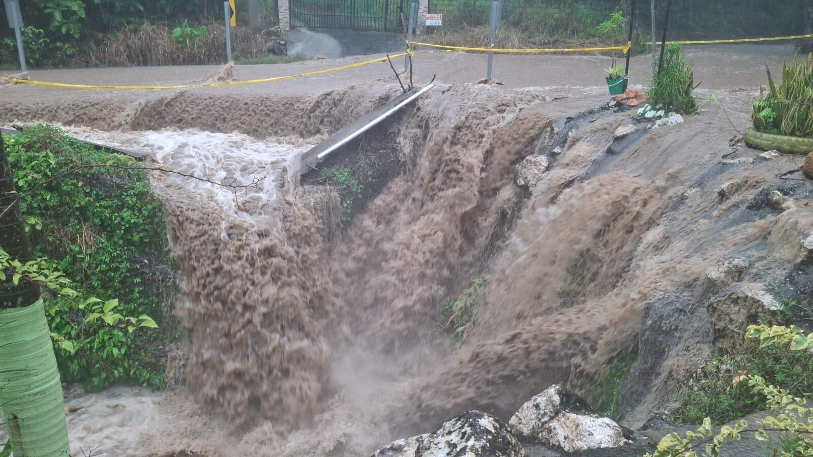 Inundaciones en Paquera, este 1 de octubre del 2024. Fotos: Mi Península Noticias para La Teja