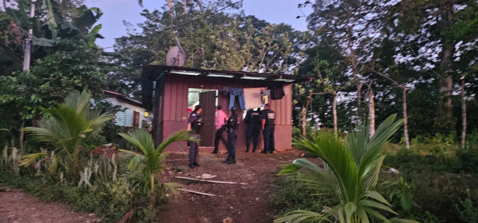 La mujer fue detenida y sus tres hijas quedaron bajo el cuidado del PANI.