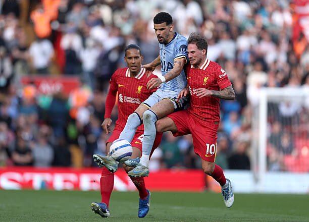 Liverpool se coronó campeón de la Premier League, al golear al Tottenham 5-1. Fotos tomadas de X Liverpool FC.