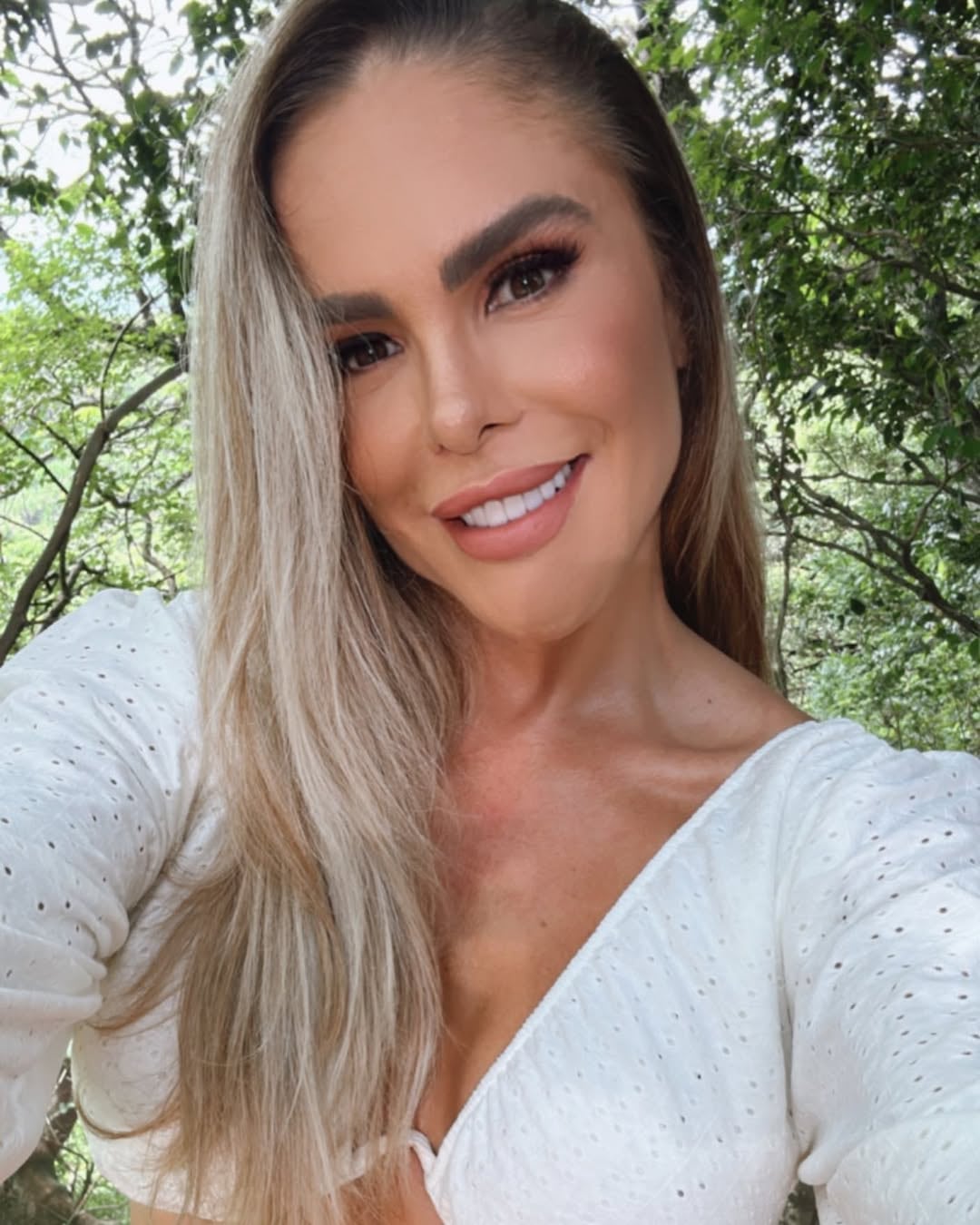 La exmodelo y presentadora de televisión, Guiselle López, ya anda para arriba y para abajo en los pasillos de algunos hospitales públicos del país.