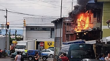 Rescatan a bebé de 9 días de nacida en incendio