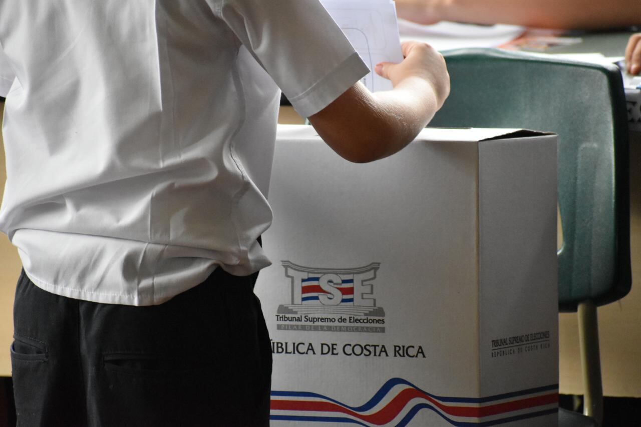 Este viernes 17 de mayo del 2024, más de un millón de estudiantes del país ejercerán el derecho al voto en las elecciones estudiantiles 2024. La Escuela Buenaventura Corrales de San José fue un ejemplo.