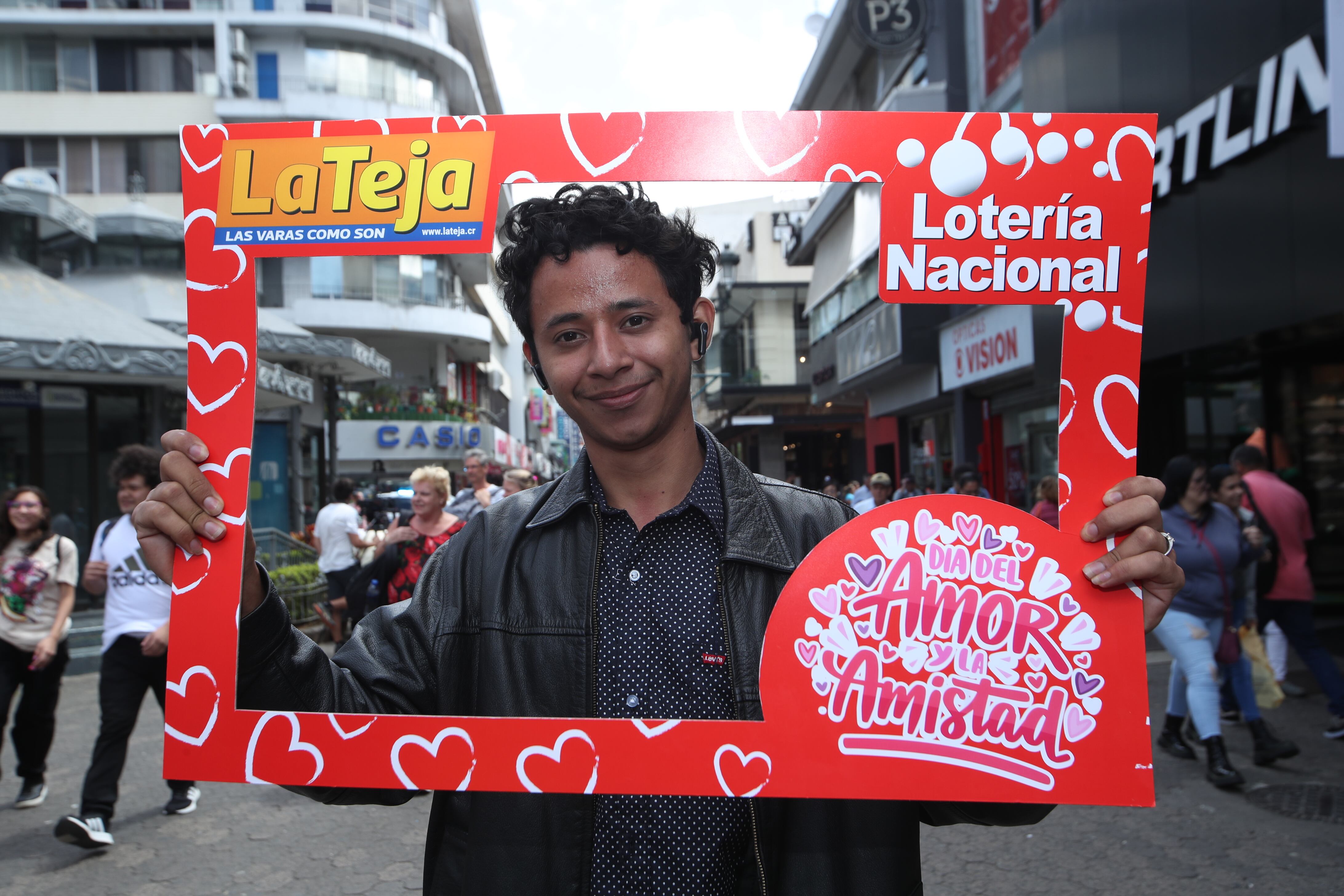 14/02/2024/ recorrido con La Teja donde los josefinos envían saludo especial por medio de las redes sociales de La Teja con un marco alusivo a san Valentín/ foto John Durán