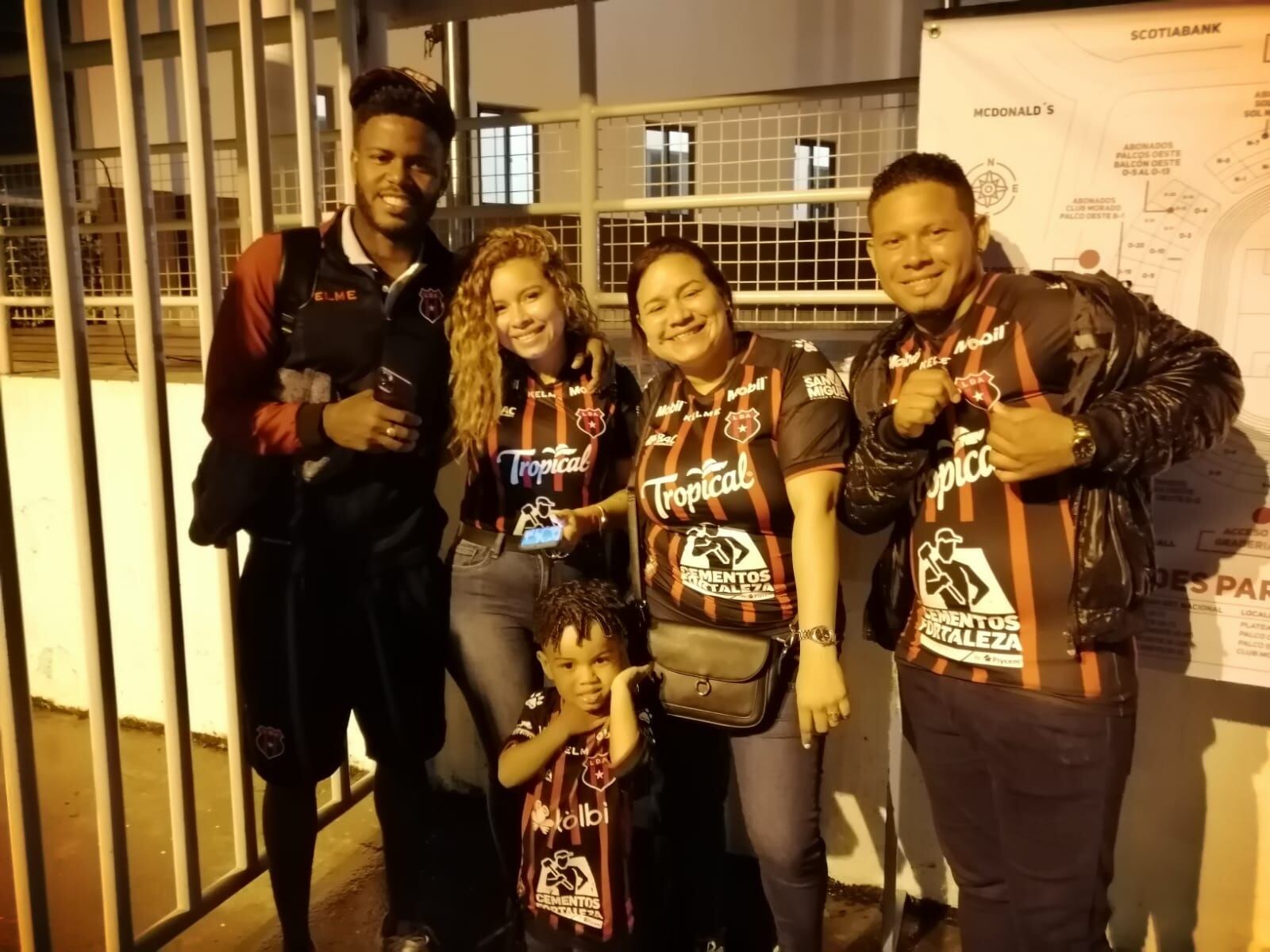 Familia del delantero de Alajuelense Freddy Góndola. Yenci Aguilar.