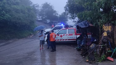 Lluvias causaron emergencias en Heredia: adulto mayor quedó aislado en un río