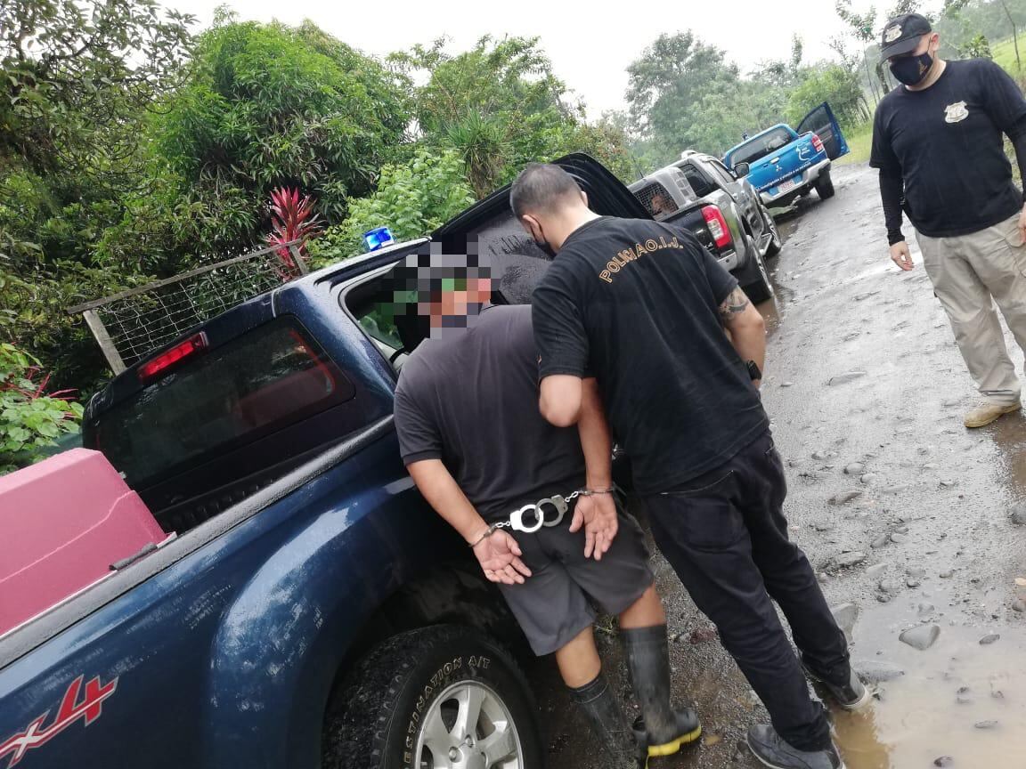OIJ y Senasa rescatan cuatro perros en condición de abandono en Pococí. Foto OIJ.