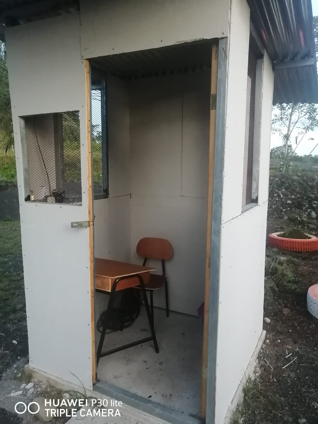 Los oficiales y auxiliares de seguridad se sienten desprotegidos por parte de las autoridades de los centros educativos y el MEP.