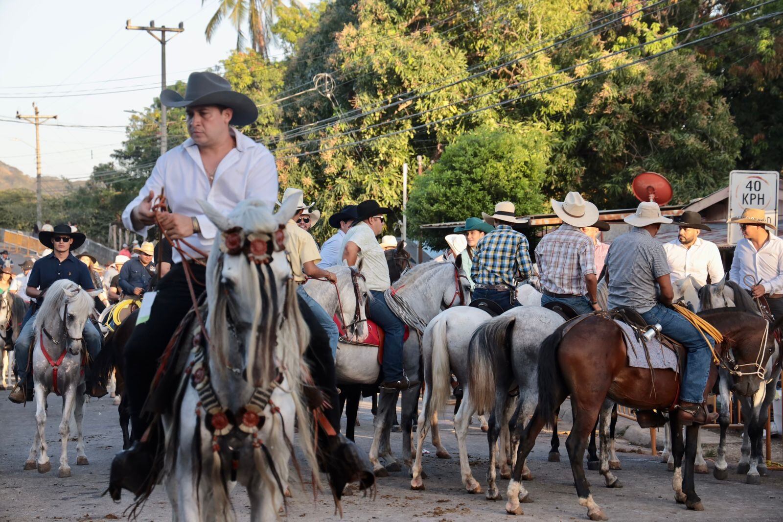 18/01/2024/ Con gran participación de caballistas y turistas se realizó el tope de Santa Cruz en Guanacaste / Foto Alonso Tenorio
