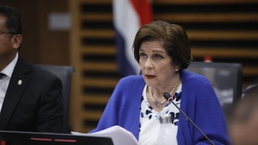 Pilar Cisneros reconoce que sus diputados están haciendo algo que tanto le criticaron al PLN, PUSC y PAC