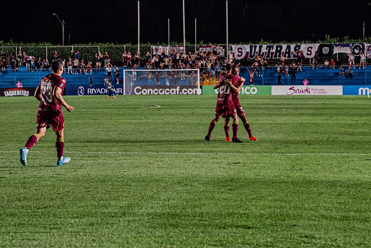 Saprissa triunfó 2-1 en su visita a Panamá ante el Umecit.