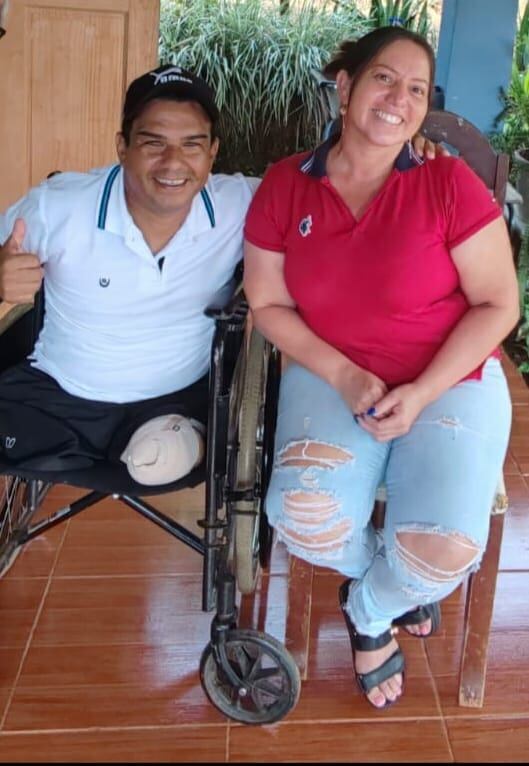 Adrián Umaña perdió ambas piernas en un accidente mientras manejaba una vagoneta.