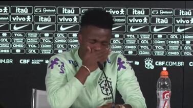 Vinicius se ataca a llorar en plena conferencia de prensa mientras respondía una pregunta